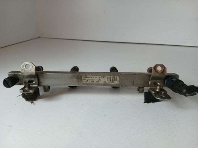 bontott OPEL ASTRA G Porlasztó Sor / Híd