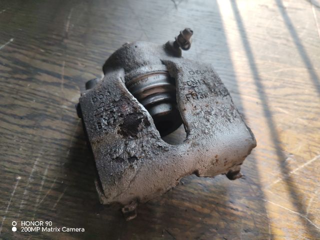 bontott OPEL ASTRA G Bal első Féknyereg Munkahengerrel