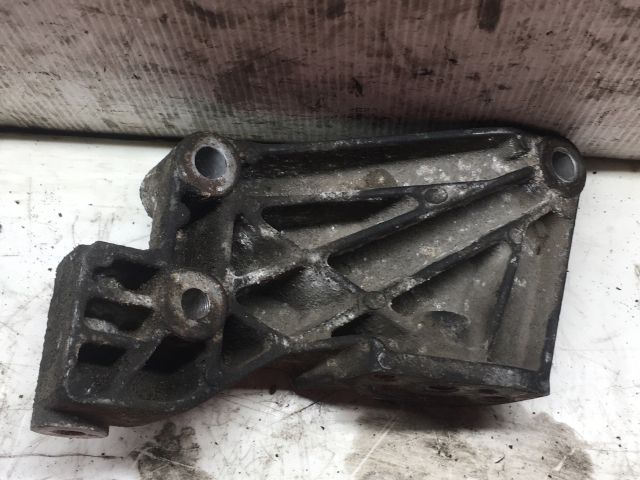 bontott OPEL ASTRA G Generátor Tartó Bak