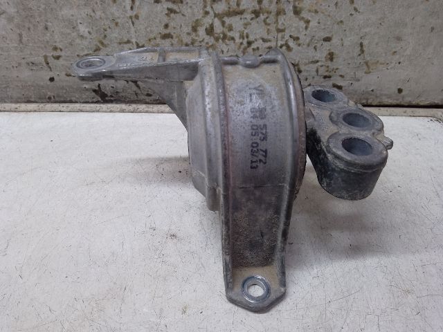 bontott OPEL ASTRA G Motor Tartó Bak Jobb