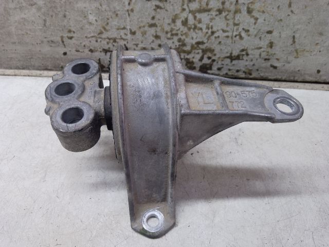 bontott OPEL ASTRA G Motor Tartó Bak Jobb