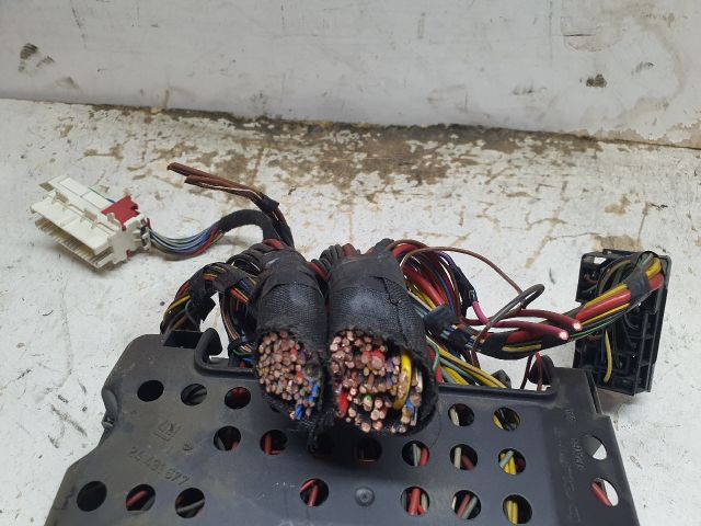 bontott OPEL ASTRA G Biztosítéktábla Motortér