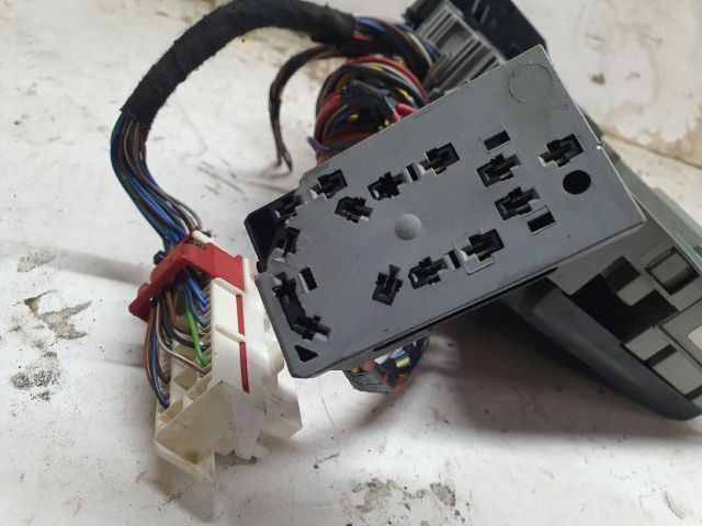 bontott OPEL ASTRA G Biztosítéktábla Motortér