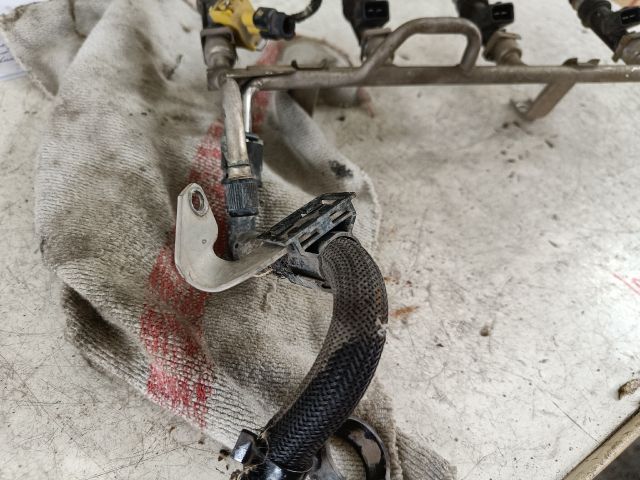 bontott OPEL ASTRA G Porlasztó Sor / Híd