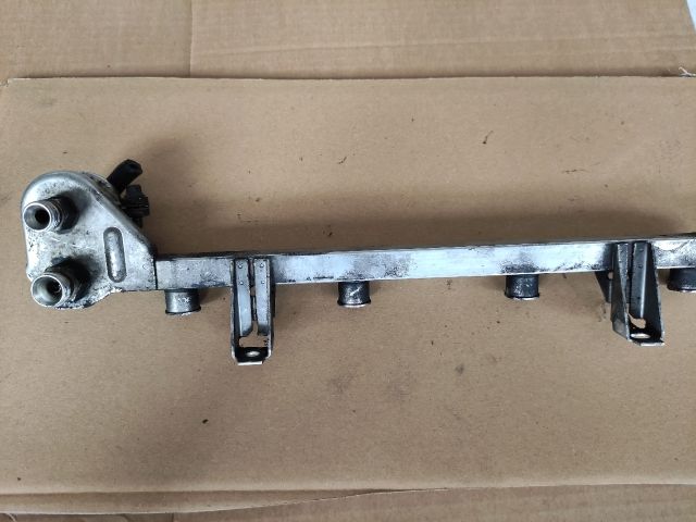 bontott OPEL ASTRA G Porlasztó Sor / Híd