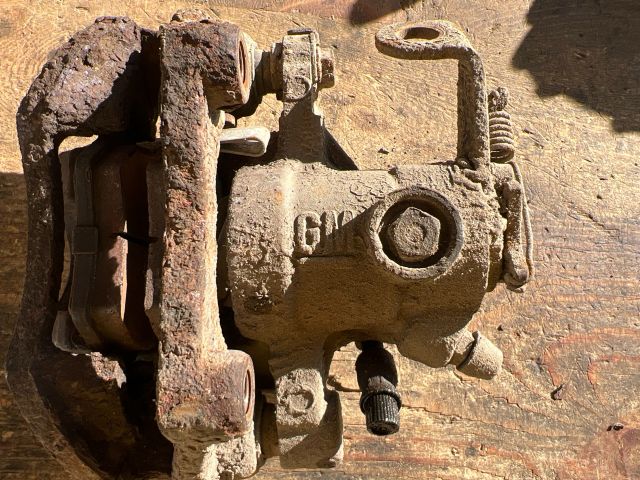 bontott OPEL ASTRA G Bal hátsó Féknyereg Munkahengerrel