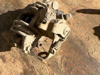 bontott OPEL ASTRA G Bal hátsó Féknyereg Munkahengerrel