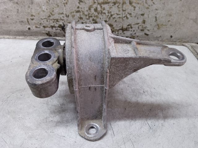 bontott OPEL ASTRA G Motor Tartó Bak Jobb