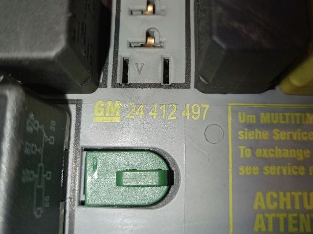 bontott OPEL ASTRA G Biztosítéktábla Motortér