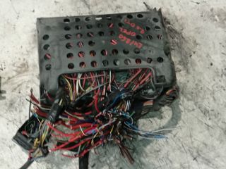 bontott OPEL ASTRA G Biztosítéktábla Motortér