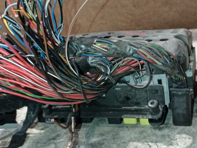 bontott OPEL ASTRA G Biztosítéktábla Motortér