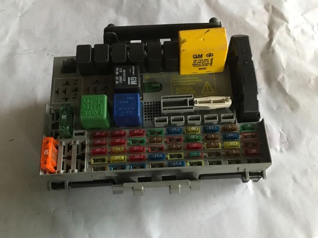 bontott OPEL ASTRA G Biztosítéktábla Utastér