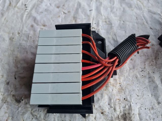 bontott OPEL ASTRA G Biztosítéktábla Utastér