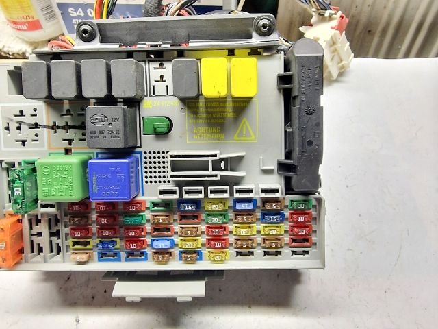 bontott OPEL ASTRA G Biztosítéktábla Utastér