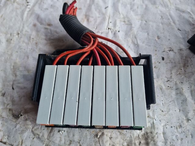 bontott OPEL ASTRA G Biztosítéktábla Utastér