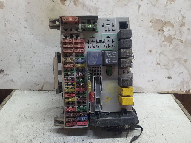 bontott OPEL ASTRA G Biztosítéktábla Utastér