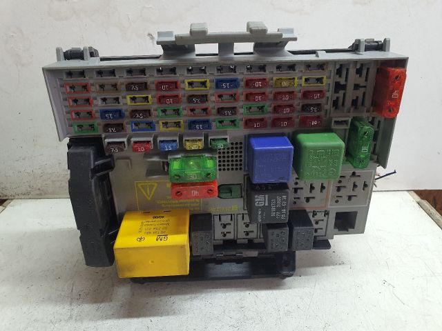 bontott OPEL ASTRA G Biztosítéktábla Utastér