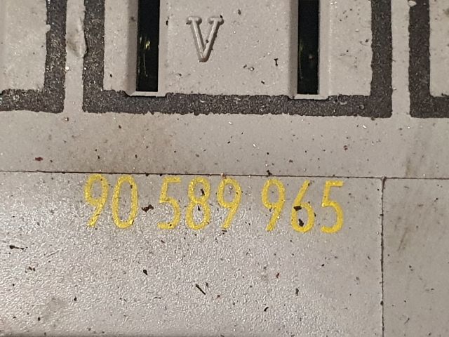 bontott OPEL ASTRA G Biztosítéktábla Utastér