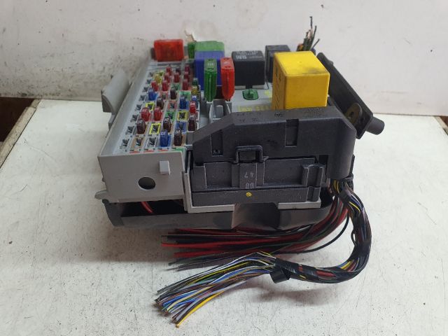 bontott OPEL ASTRA G Biztosítéktábla Utastér