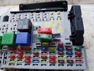 bontott OPEL ASTRA G Biztosítéktábla Utastér