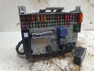 bontott OPEL ASTRA G Biztosítéktábla Utastér