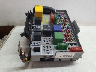 bontott OPEL ASTRA G Biztosítéktábla Utastér