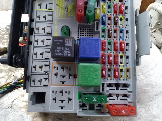 bontott OPEL ASTRA G Biztosítéktábla Utastér