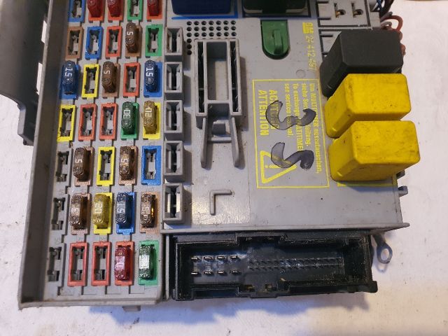 bontott OPEL ASTRA G Biztosítéktábla Utastér