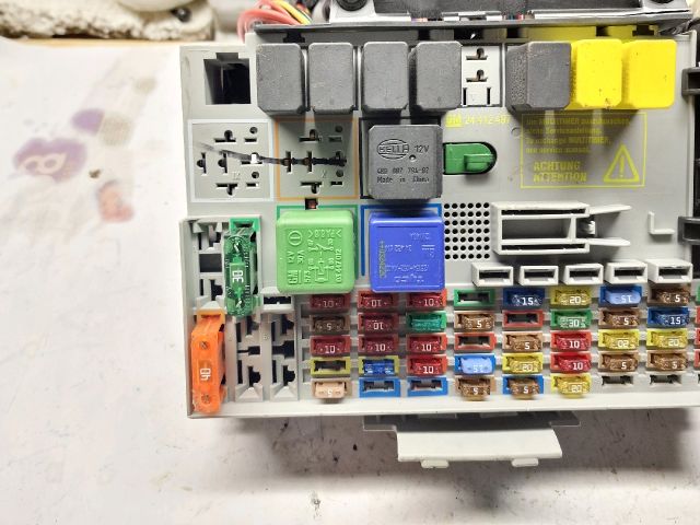 bontott OPEL ASTRA G Biztosítéktábla Utastér