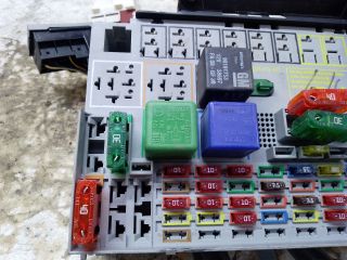 bontott OPEL ASTRA G Biztosítéktábla Utastér