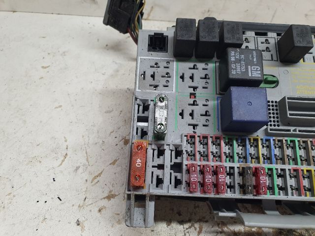 bontott OPEL ASTRA G Biztosítéktábla Utastér