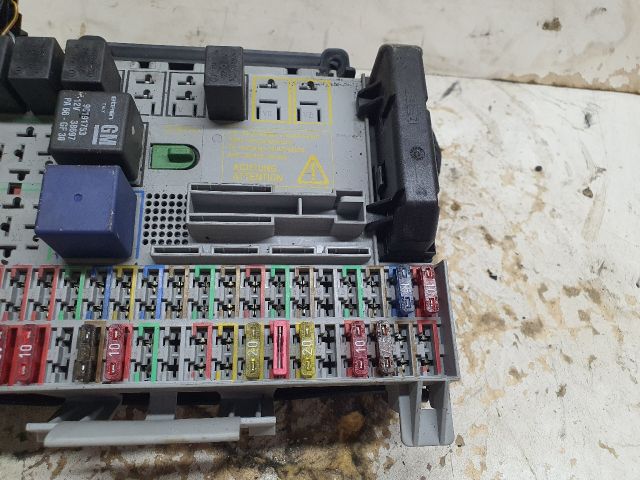 bontott OPEL ASTRA G Biztosítéktábla Utastér