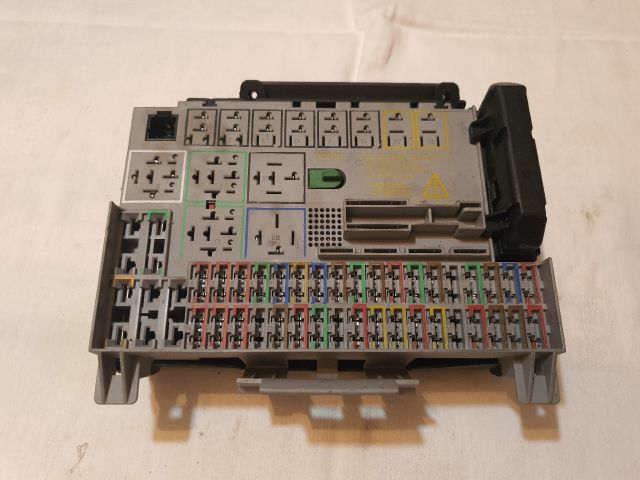 bontott OPEL ASTRA G Biztosítéktábla Utastér