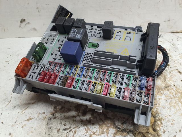 bontott OPEL ASTRA G Biztosítéktábla Utastér