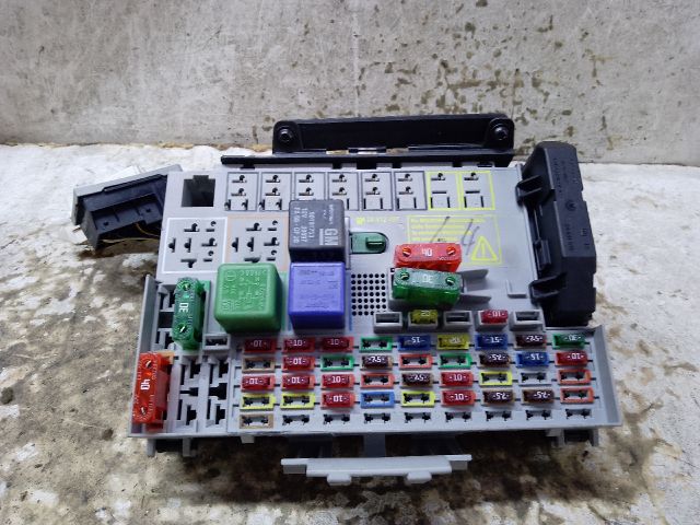 bontott OPEL ASTRA G Biztosítéktábla Utastér