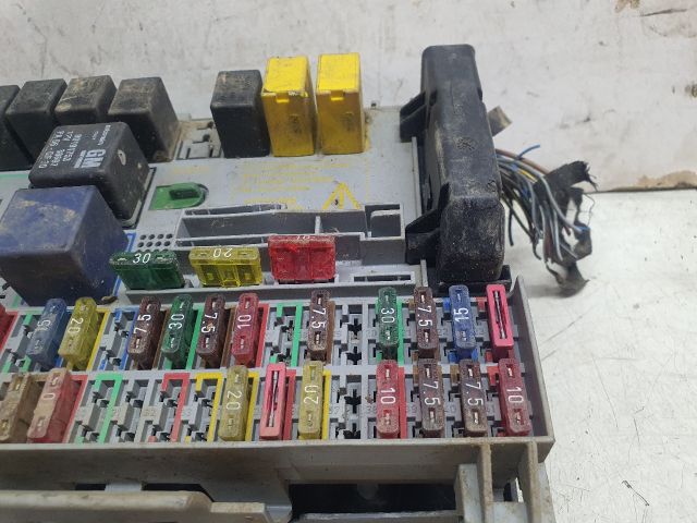 bontott OPEL ASTRA G Biztosítéktábla Utastér