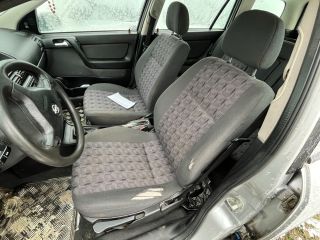 bontott OPEL ASTRA G CD / DVD Tár