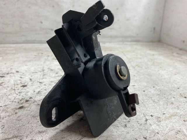 bontott OPEL ASTRA G Csomagtér Nyitó Kar / Gomb