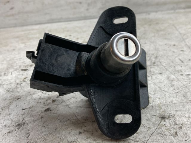 bontott OPEL ASTRA G Csomagtér Nyitó Kar / Gomb