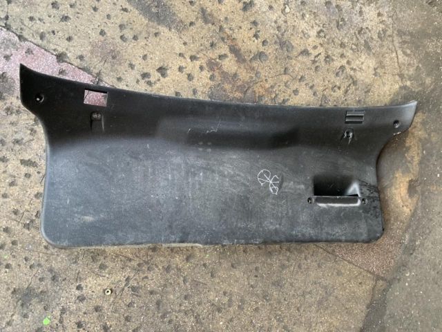 bontott OPEL ASTRA G Csomagtérajtó Burkolat (Részeivel)