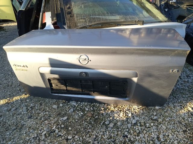 bontott OPEL ASTRA G Csomagtérajtó (Részeivel)