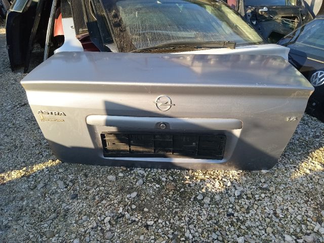 bontott OPEL ASTRA G Csomagtérajtó (Részeivel)