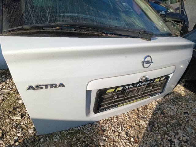 bontott OPEL ASTRA G Csomagtérajtó (Részeivel)