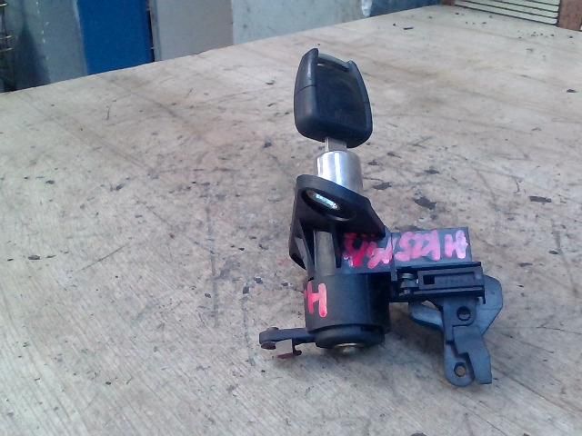 bontott OPEL ASTRA G Csomagtérajtó Zárbetét