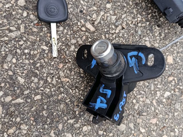 bontott OPEL ASTRA G Csomagtérajtó Zárbetét
