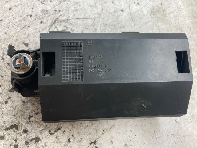 bontott OPEL ASTRA G Első Hamutartó