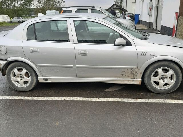 bontott OPEL ASTRA G Első Lökhárító (Üresen)