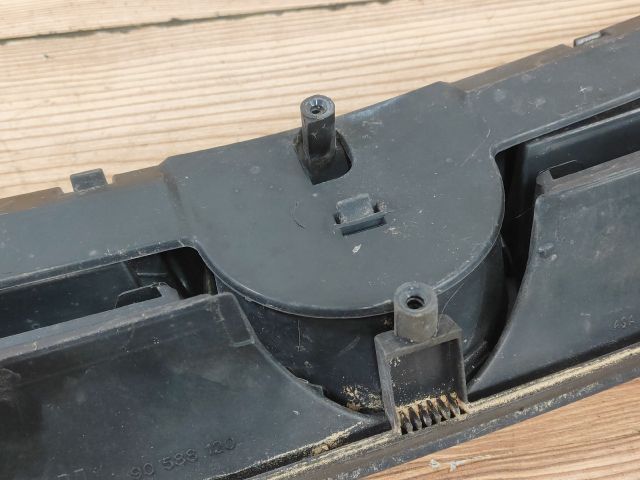 bontott OPEL ASTRA G Hűtőrács