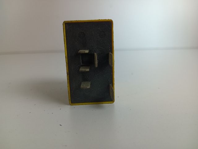 bontott OPEL ASTRA G Irányjelző Relé