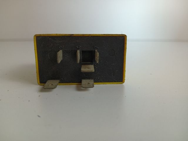 bontott OPEL ASTRA G Irányjelző Relé